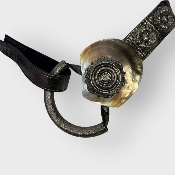 Women\'s Metallic Accent Leather Belt with Shell Medallion - Black